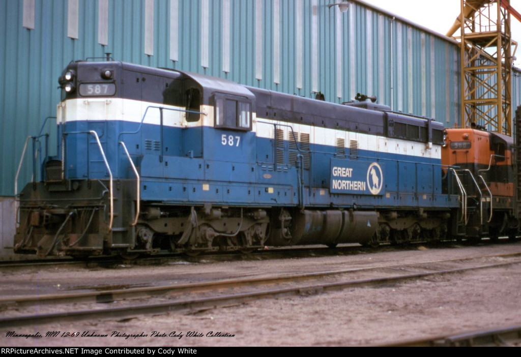 Great Northern SD9 587